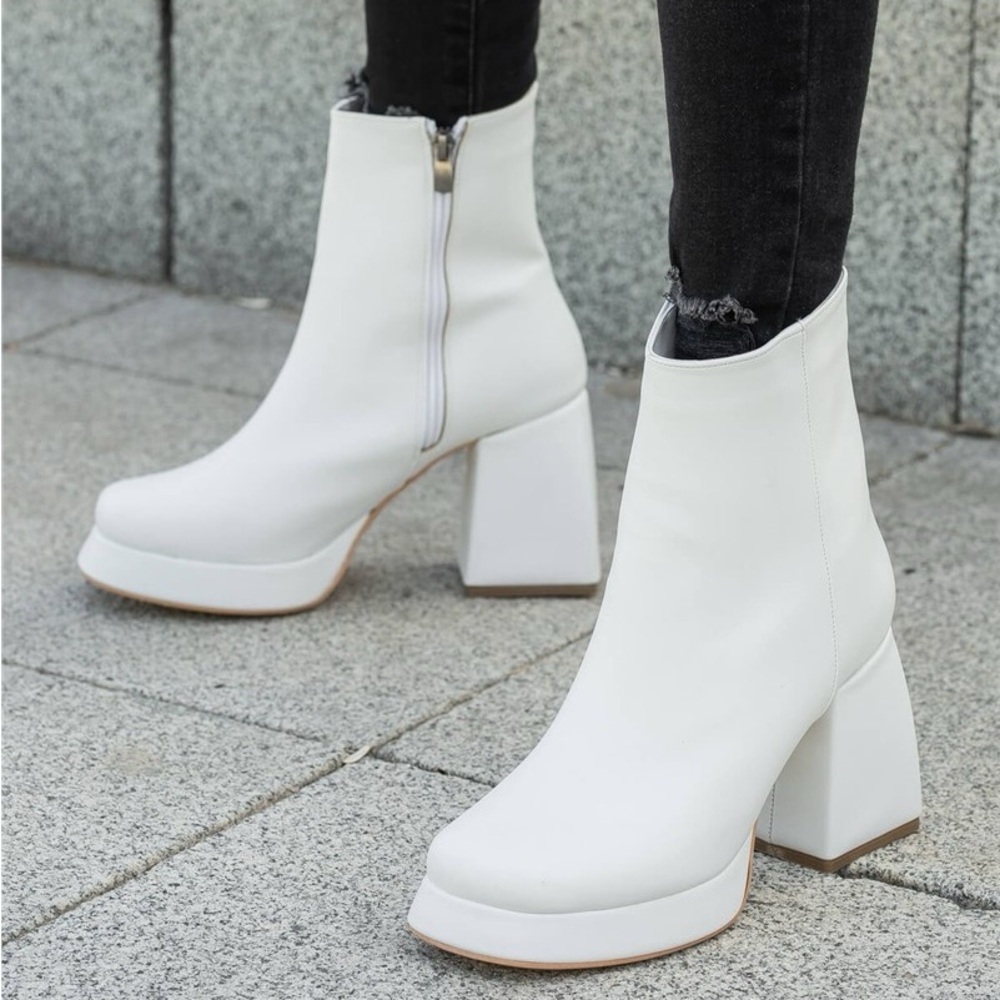 White Platform Heels (GoGo boots) (Size 7)